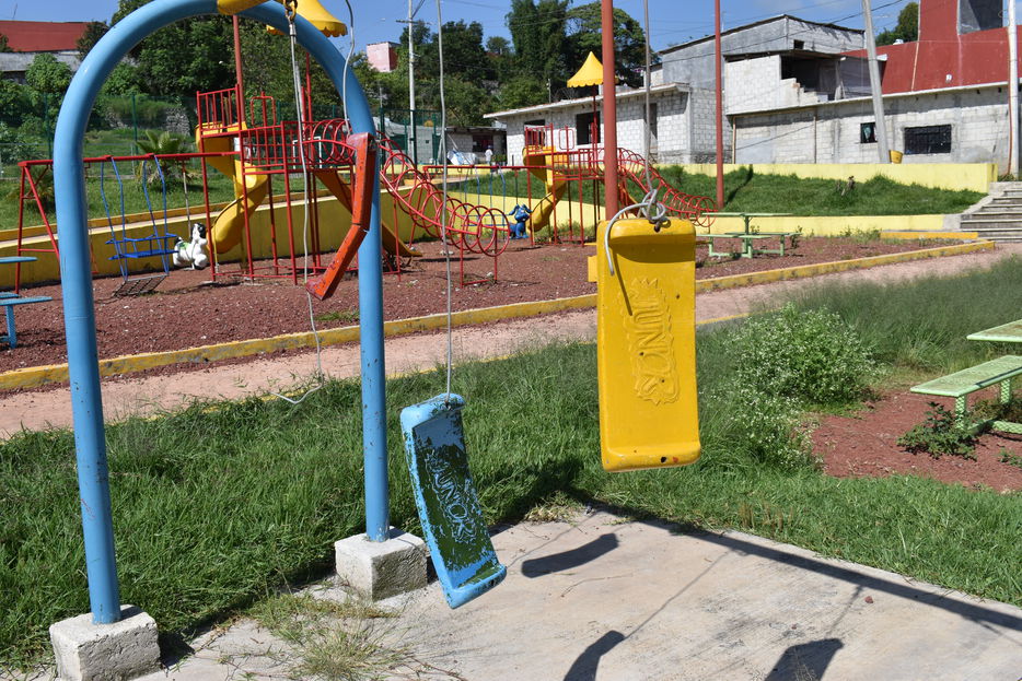 lijado, pintado con pistola hacemos los mantenimientos a las areas de juegos infantiles